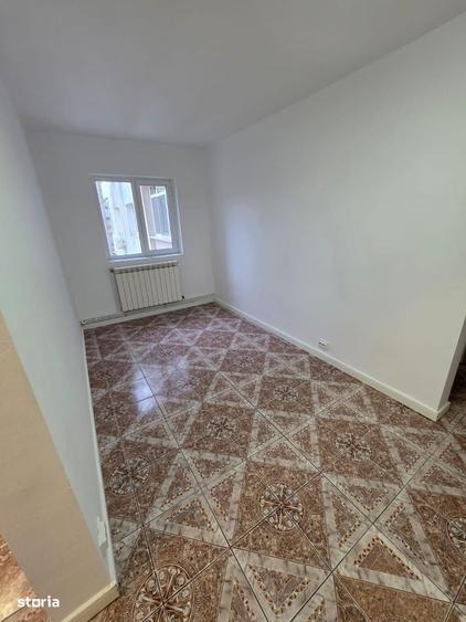 Apartament cu 3 camere decomandat în Alexandru cel Bun