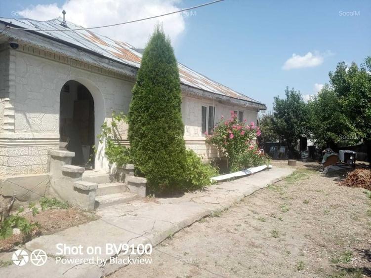 Casă individuală cu 4 camere cu Teren 1300 Mp în Sihlea
