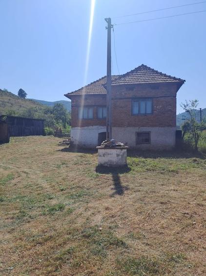 Casă cu 3 camere în Densuș