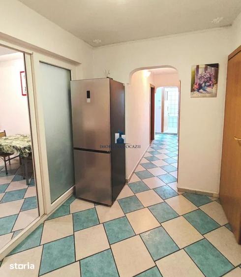 Apartament cu 3 camere decomandat în Berceni