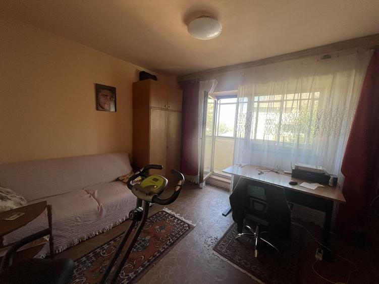 Apartament cu 2 camere semidecomandat în Intim