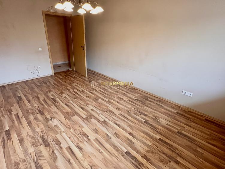 Apartament cu 3 camere decomandat, mobilat în Central