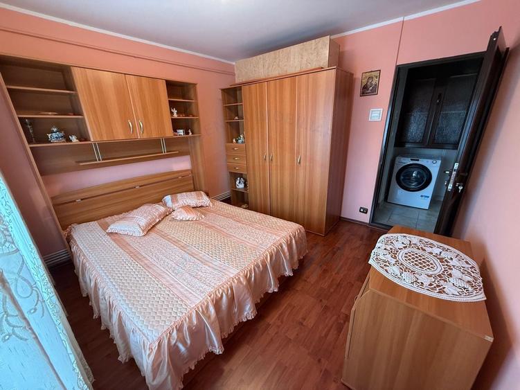 Apartament cu 3 camere decomandat, mobilat în I. C. Frimu