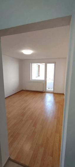 Apartament cu 3 camere decomandat în Dărmănești