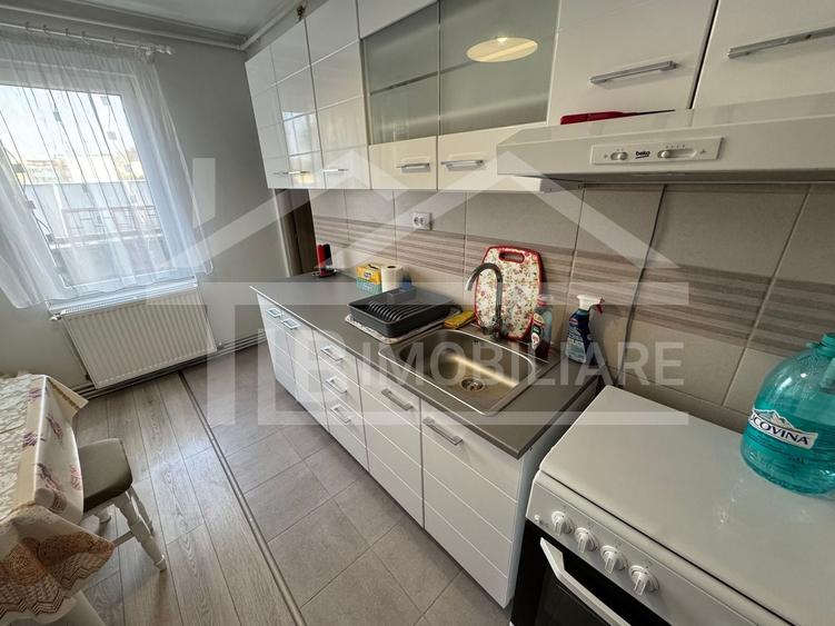 Apartament cu 3 camere decomandat, mobilat în Diamant
