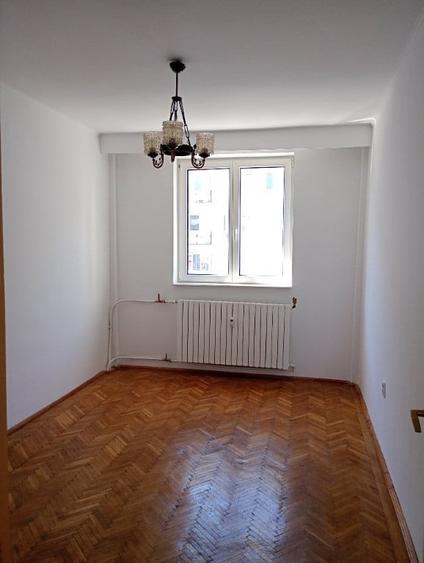Apartament cu 4 camere decomandat în Ultracentral