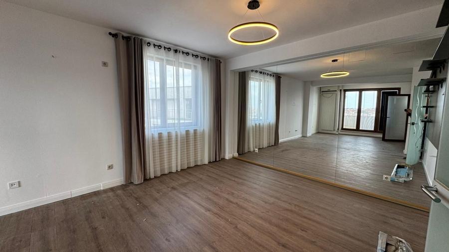 Apartament cu 3 camere, mobilat în Complex Studențesc