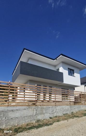 Casă cu 4 camere în Ștefănești