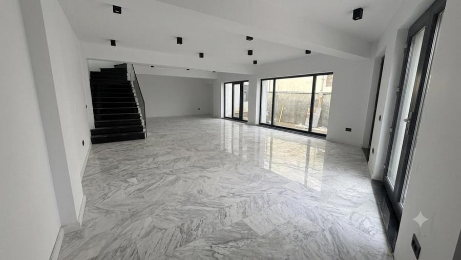 Spațiu comercial, de 184 mp, în Central