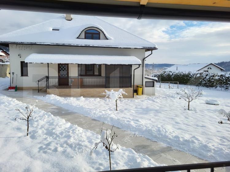 Casă cu 4 camere cu Teren 2000 Mp în Central