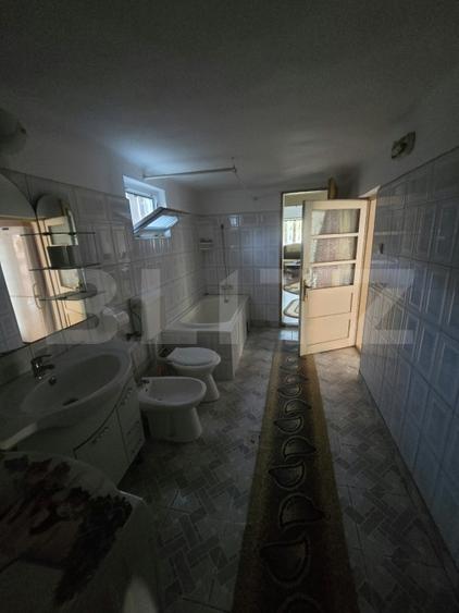 Casă individuală cu 5 camere cu Canalizare în Teiș
