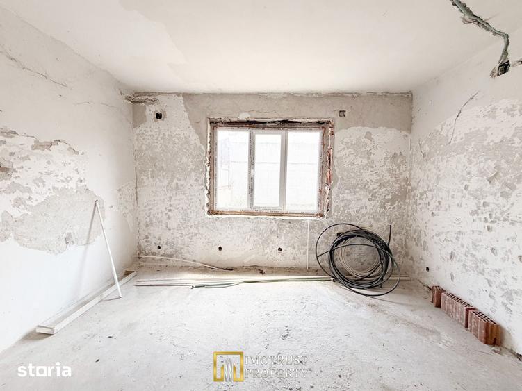 Casă cu 6 camere cu Teren 720 Mp în Șega