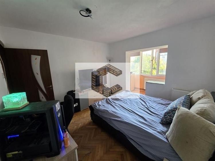 Apartament cu 3 camere decomandat, mobilat în Girocului