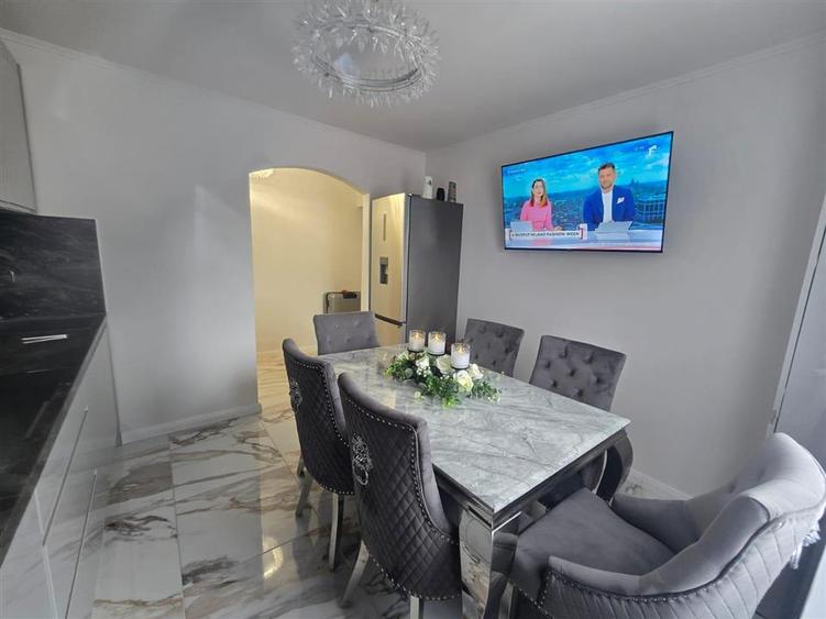 Apartament cu 2 camere decomandat, mobilat în Central