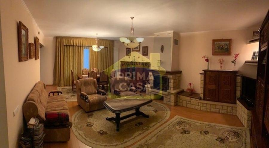 Duplex cu 10 camere cu Canalizare în Săsar