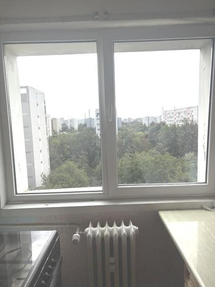 Apartament cu 3 camere semidecomandat în Baba Novac
