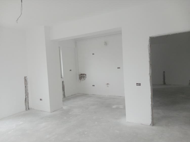 Apartament cu 3 camere decomandat în Chitila