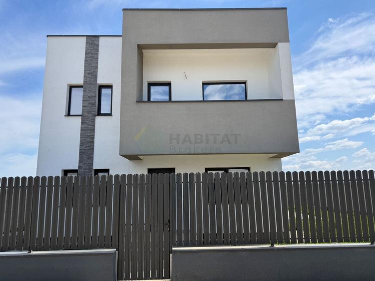 Casă individuală cu 4 camere cu Canalizare în Tunari
