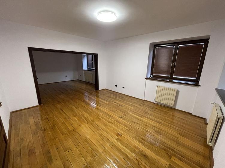 Casă individuală cu 6 camere cu Canalizare în Circumvalațiunii