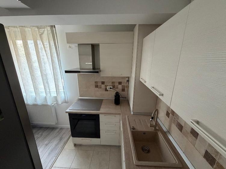 Apartament cu 2 camere decomandat, mobilat în Central