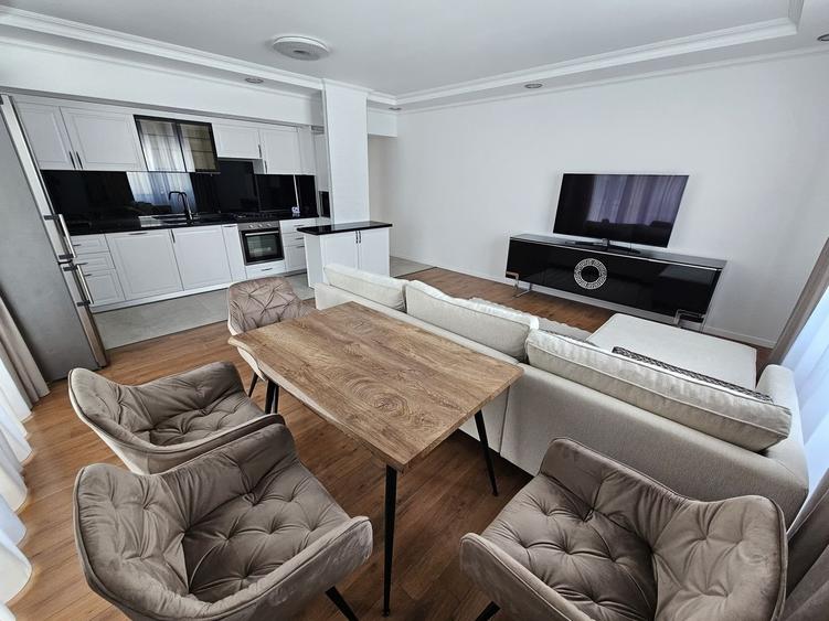 Apartament cu 3 camere decomandat, mobilat în Iancu Nicolae