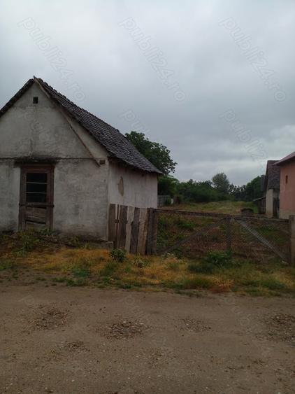 Casă cu 2 camere cu Teren 1600 Mp în Tăut