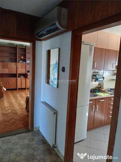 Apartament cu 3 camere decomandat în Central