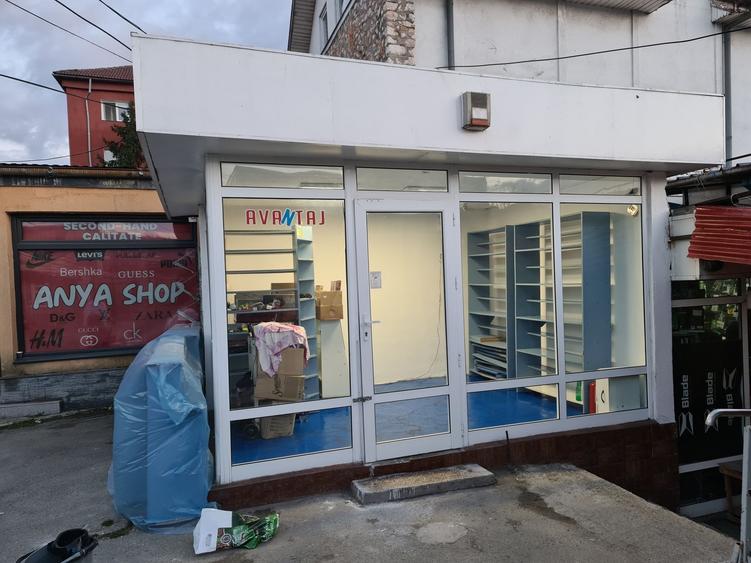 Spațiu comercial, de 12 mp, în Petros
