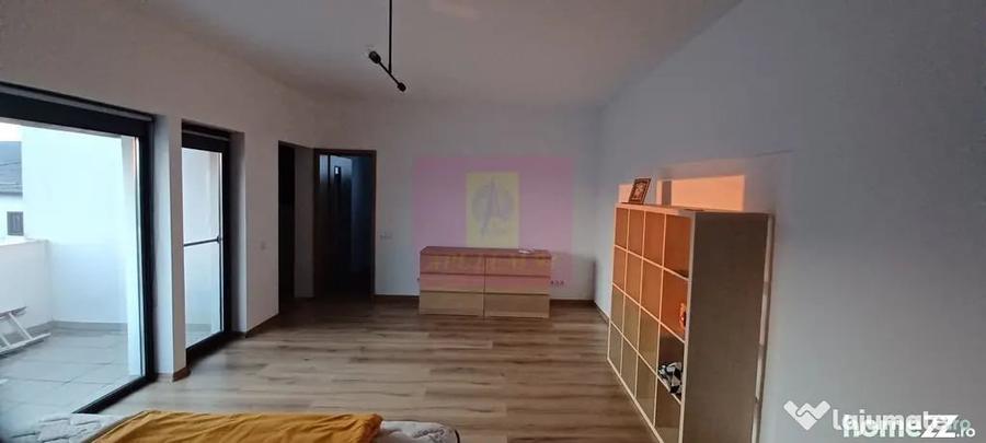 Casă cu 7 camere cu Teren 508 Mp în Săbăreni