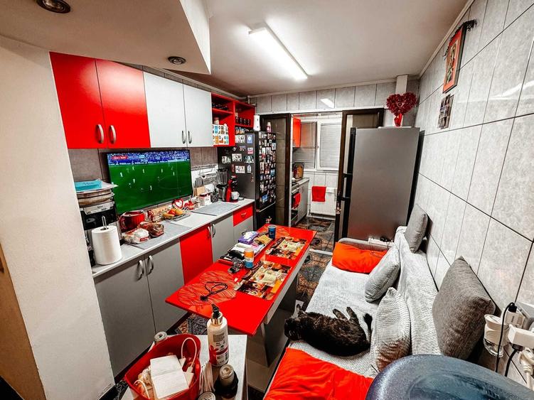 Apartament cu 3 camere decomandat în Fizicienilor
