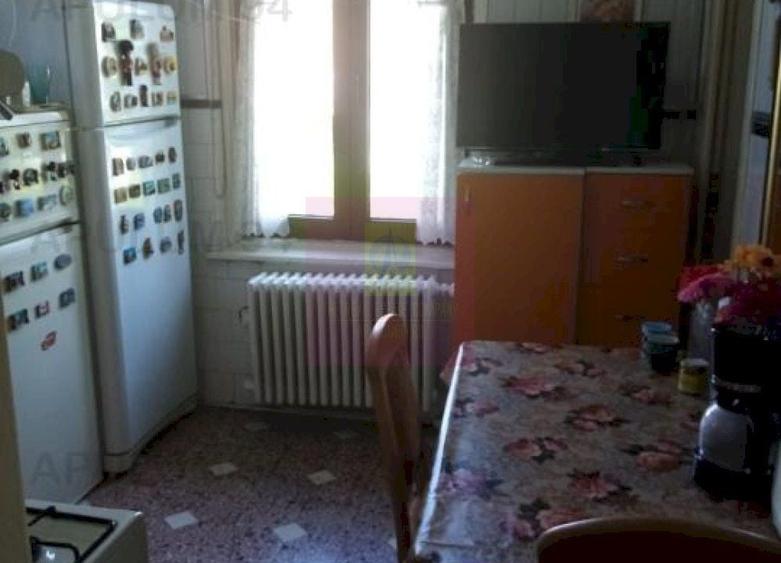 Apartament cu 7 camere decomandat, mobilat în Plevnei