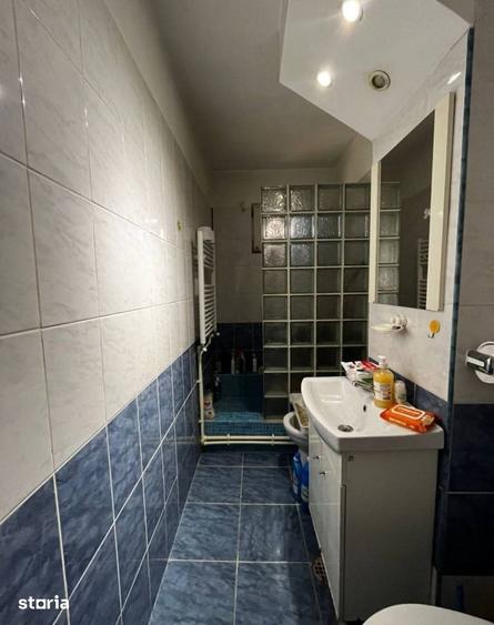 Apartament cu 3 camere semidecomandat în Calea București