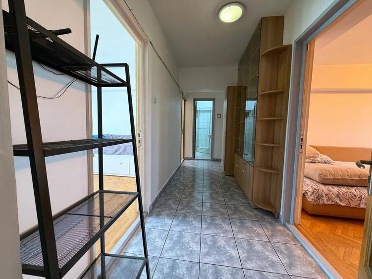 Apartament cu 4 camere decomandat, mobilat în Turda
