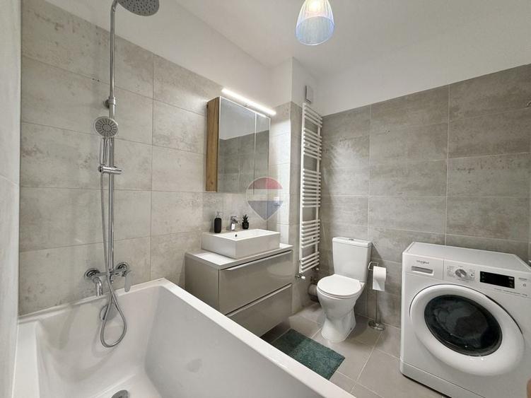 Apartament cu 3 camere semidecomandat în Central