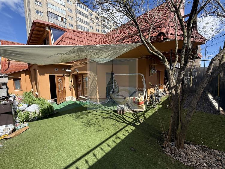 Casă individuală cu 10 camere cu Canalizare în Astra