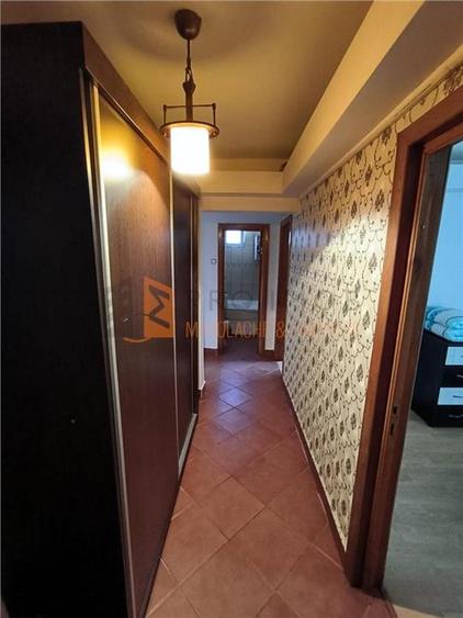 Apartament cu 3 camere decomandat, mobilat în Micro 3