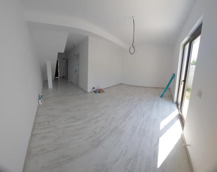 Casă cu 4 camere cu Teren 470 Mp în Vârteju