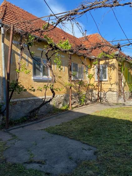 Casă cu 4 camere în Vadu Crișului