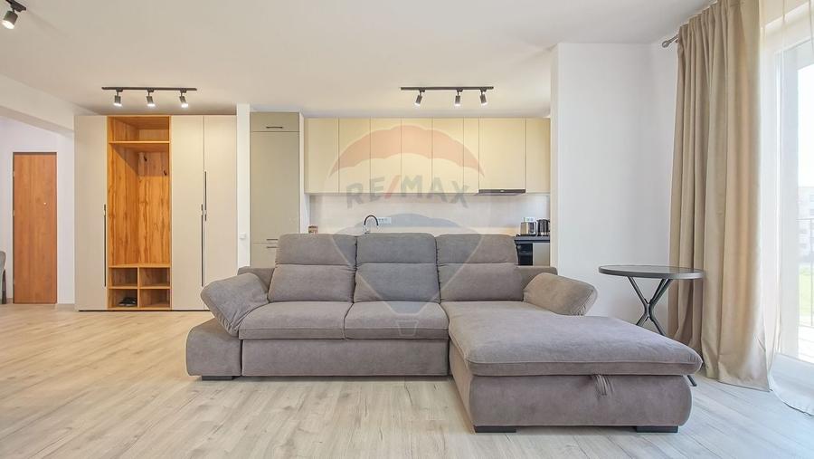 Apartament cu 2 camere semidecomandat, mobilat în Tractorul