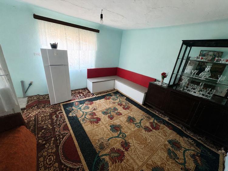 Casă individuală cu 6 camere cu Canalizare în Fundeni