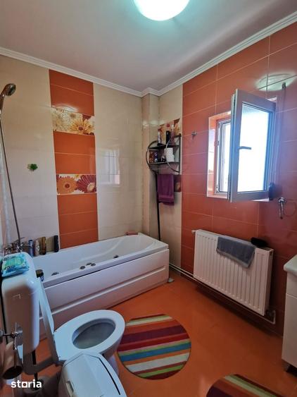 Casă cu 4 camere cu Teren 450 Mp în Central