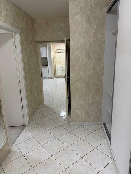 Apartament cu 3 camere decomandat, mobilat în Doamna Ghica