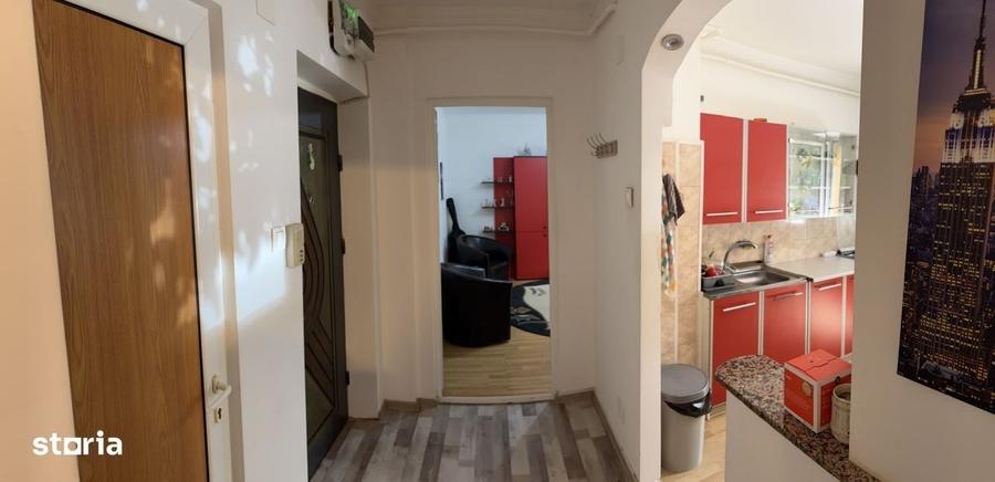 Apartament cu 3 camere decomandat în Prundu