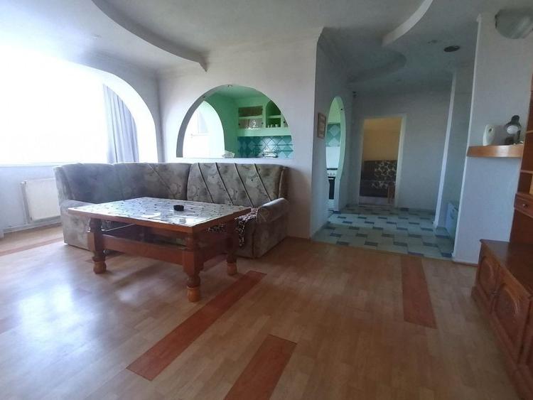 Apartament cu 3 camere semidecomandat, mobilat în Terezian