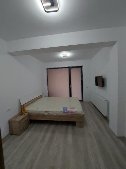 Apartament cu 2 camere decomandat în Tractorul