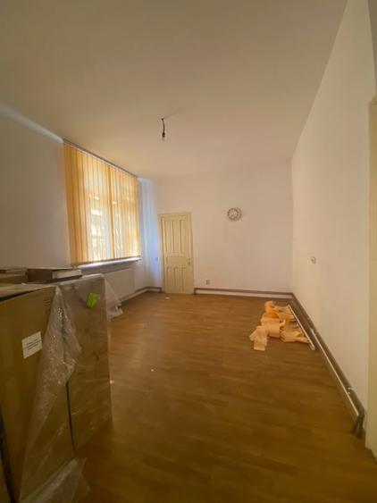 Casă individuală cu 5 camere cu Canalizare în Central