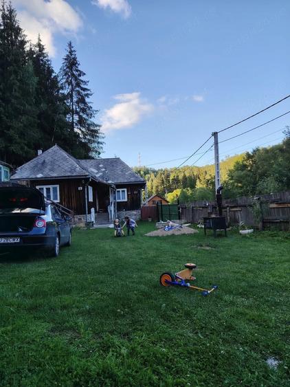 Casă cu 2 camere cu Teren 4500 Mp în Central