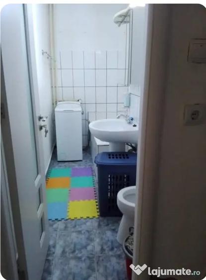 Garsonieră decomandată în Virtuții