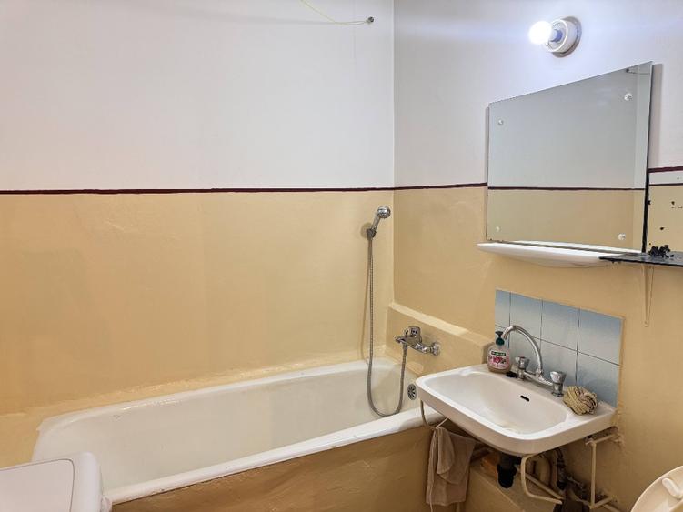 Apartament cu 2 camere semidecomandat în Giurgiului