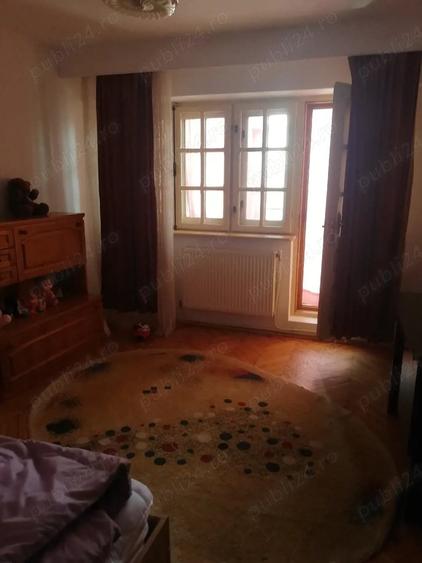 Apartament cu 4 camere decomandat în Școlilor